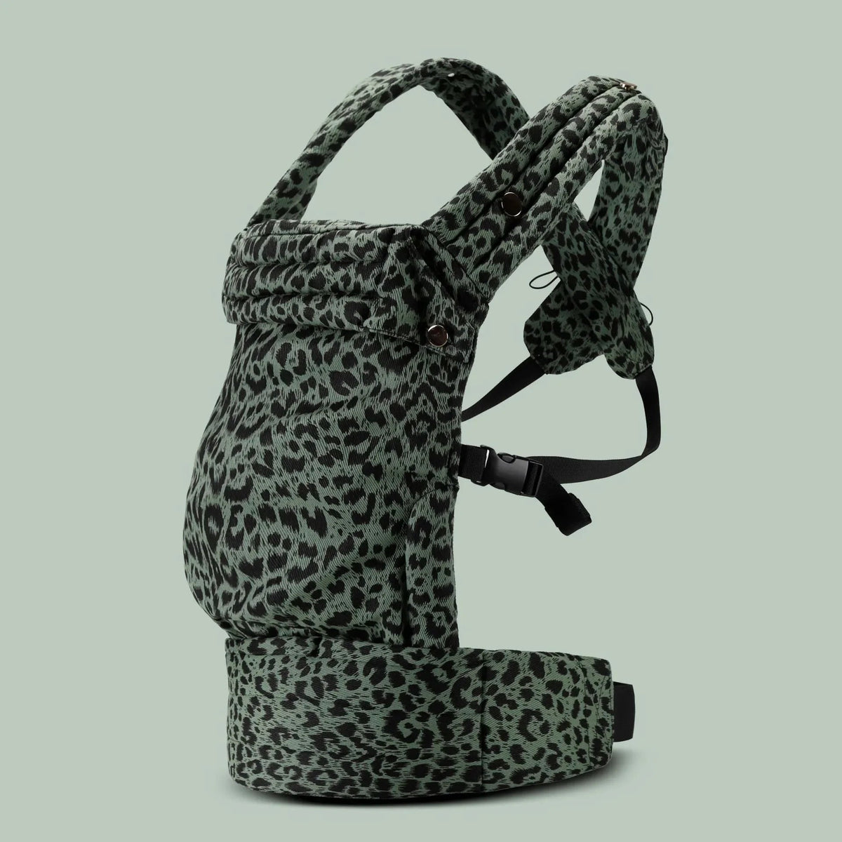 Die Babytrage im grünen Leopardenmuster