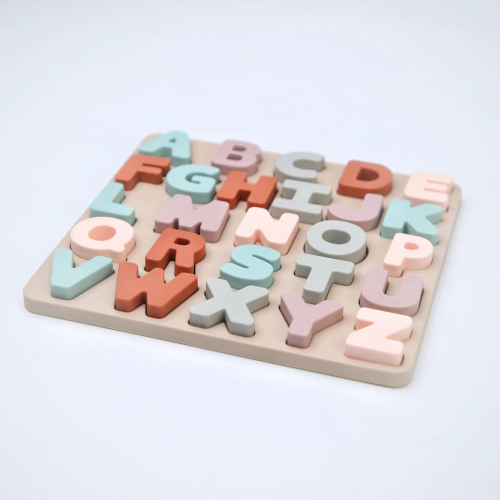 Buchstabenpuzzle aus Silikon mit dem Alphabet von A bis Z