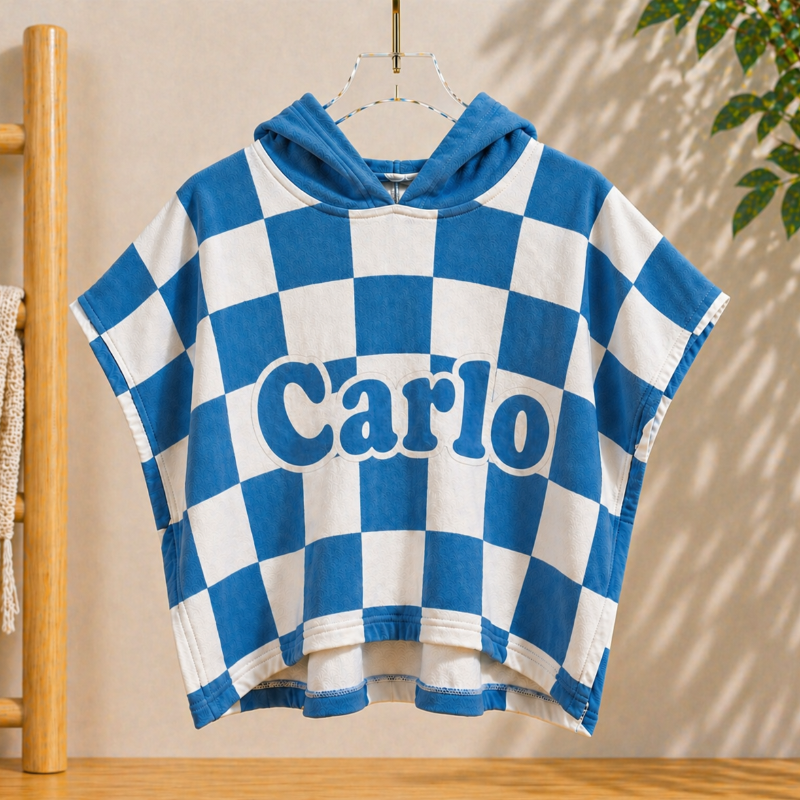 Blaues Kapuzenhandtuch mit dem Namen Carlo