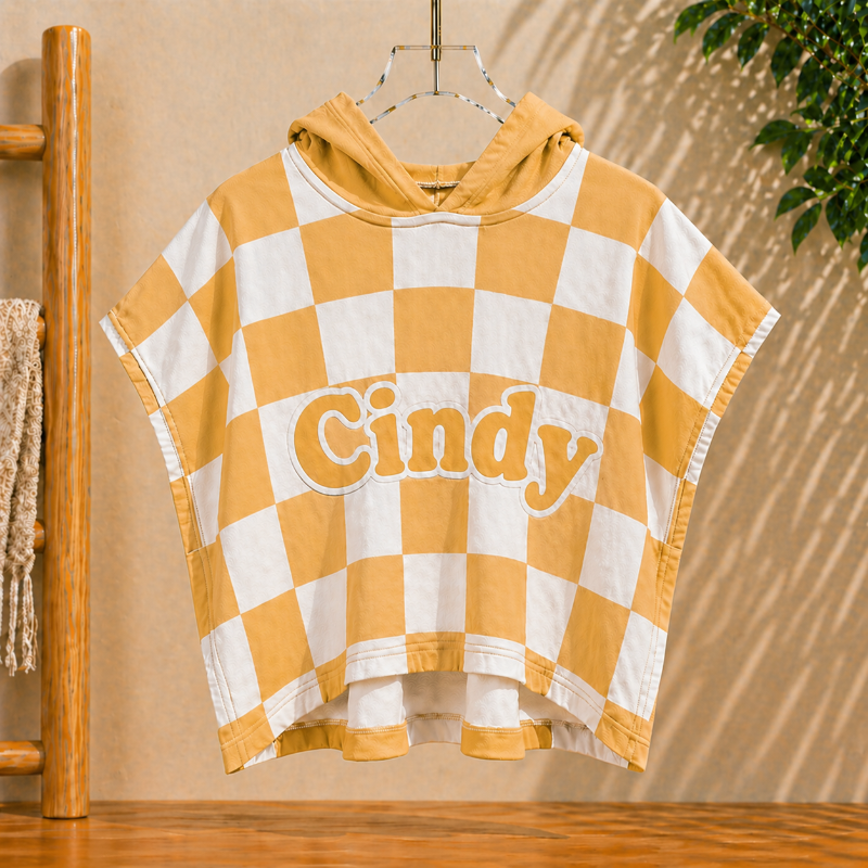 Ockergelbes Kapuzenhandtuch mit dem Namen Cindy