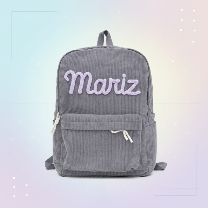 Grauer Cord-Rucksack mit lila Buchstaben
