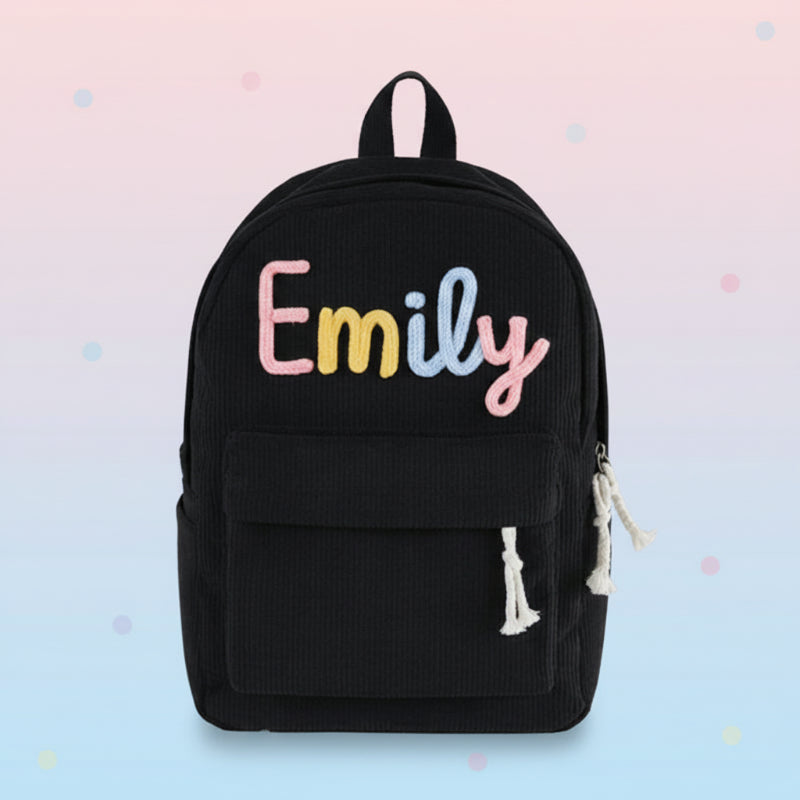 Schwarzer Cord-Rucksack mit bunten Buchstaben