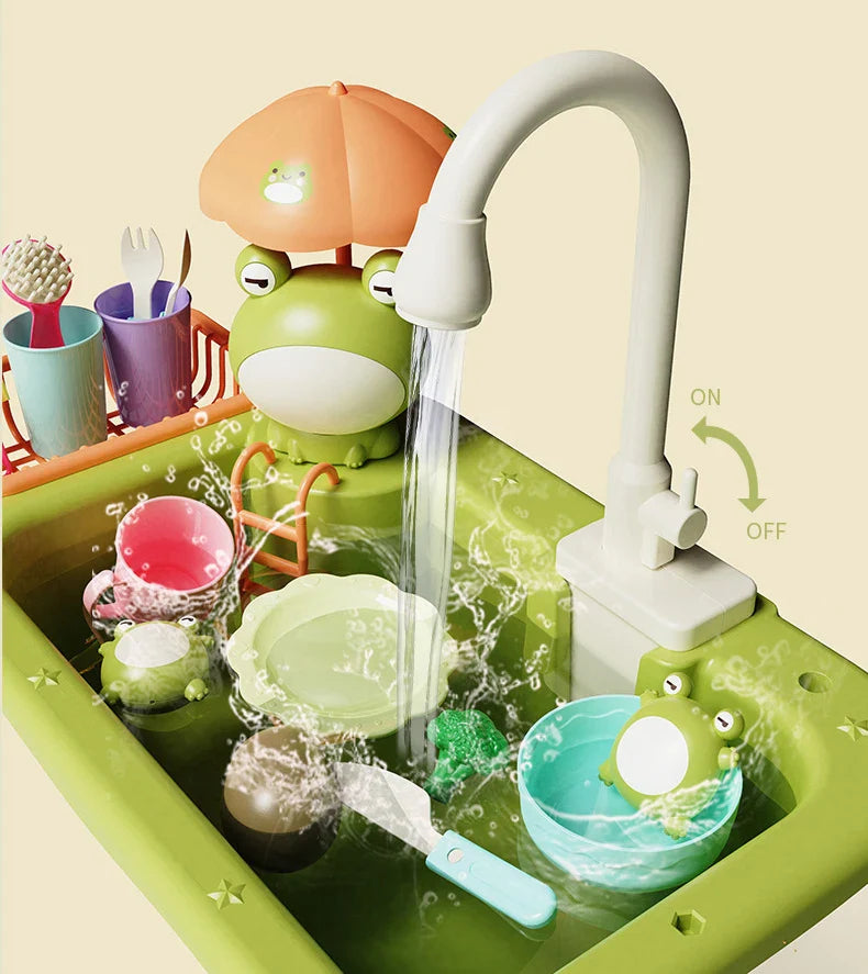 Der Wasserhahn der Spielspüle mit echtem fließendem Wasser und einem Ein-Aus-Knopf