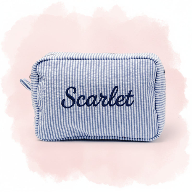 Blaue Kulturtasche mit gesticktem Namen