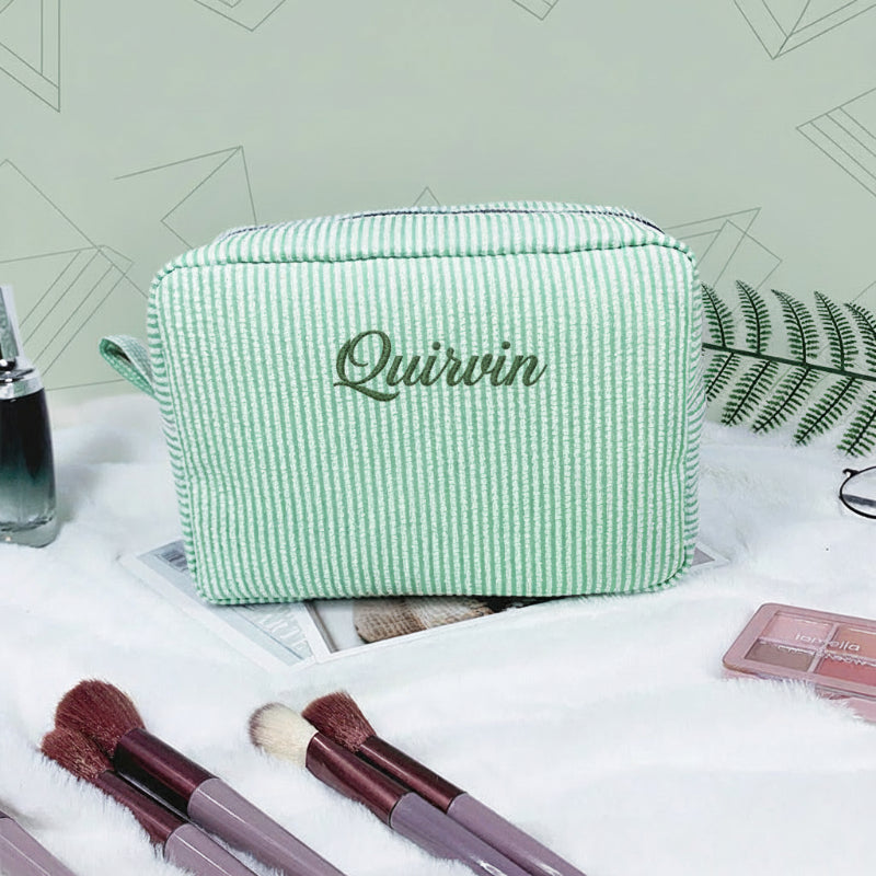 Mintgrüne Kulturtasche mit gesticktem Namen