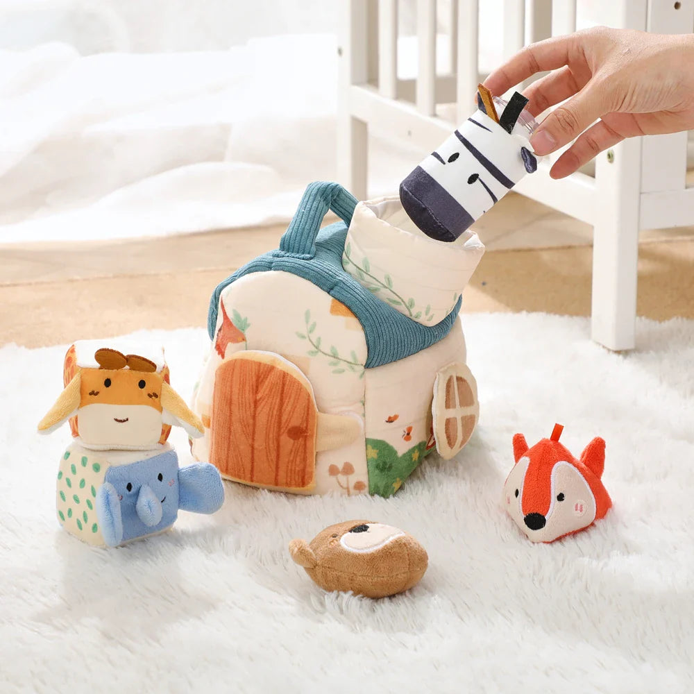Baby steckt ein Tier durch die Öffnung im Dach