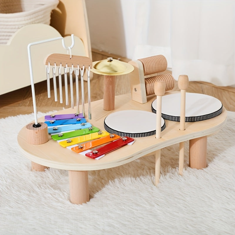 Seitenansicht des Musiktischs mit dem Windspiel und der Guiro