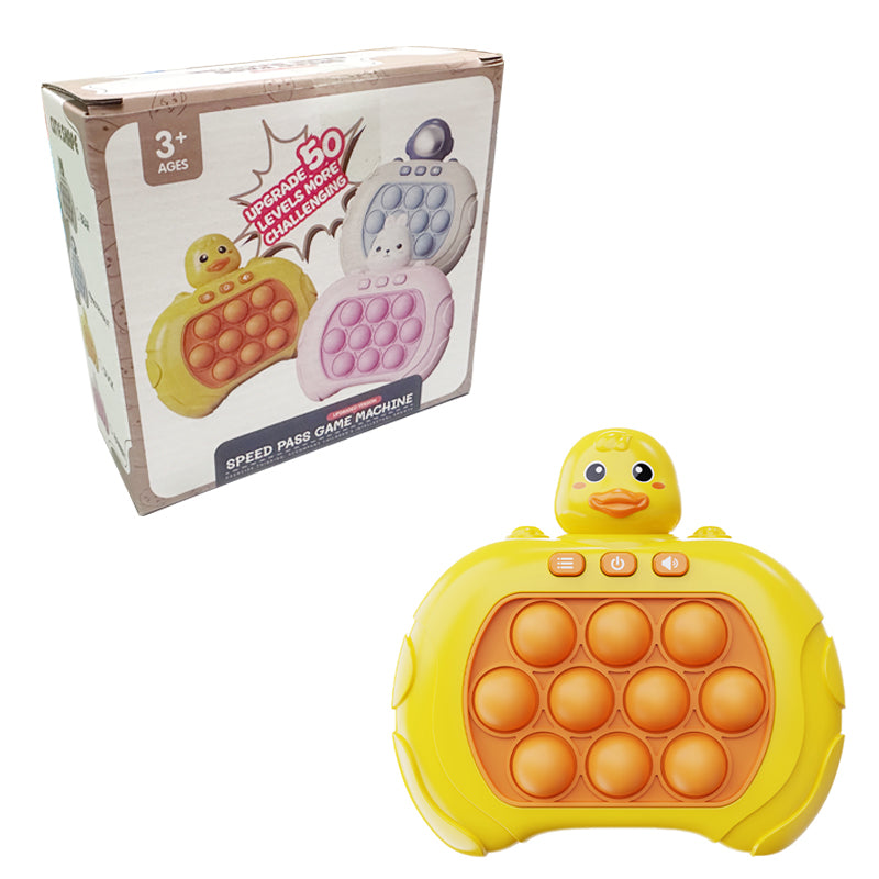 Zwei Kinder spielen abwechselnd gegeneinander