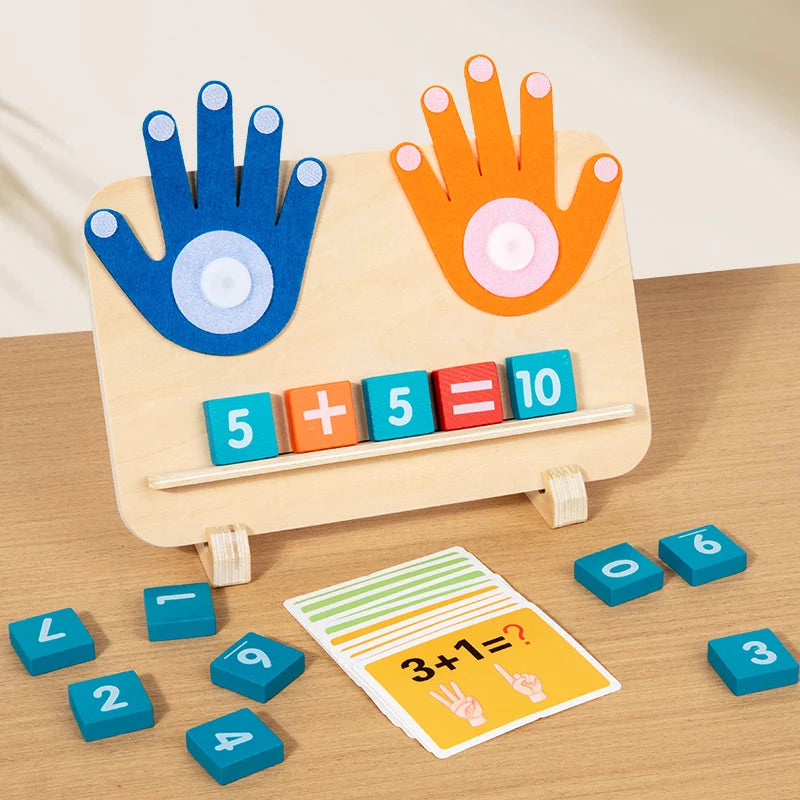 Rechenspiel aus Holz mit zwei Händen zum Addieren und Subtrahieren