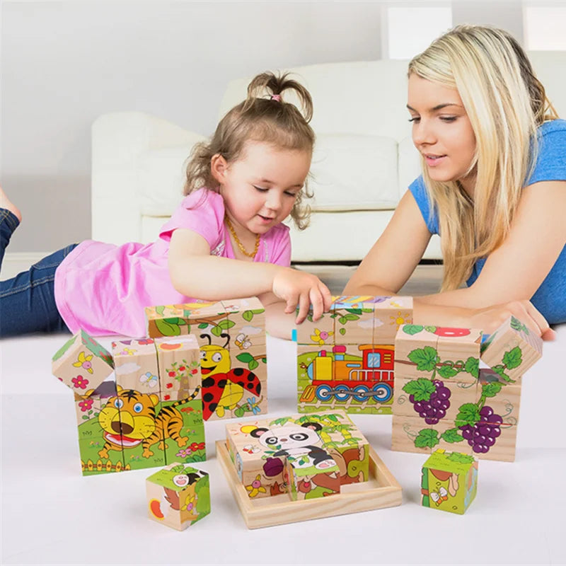 Mutter und Kind legen gemeinsam das Würfelpuzzle aus Holz
